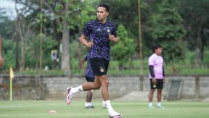 Ezra Walian bertekad meraih gelar juara bersama Persik Kediri, seperti dilakukannya di Persib Bandung musim lalu. (Bola.com/Gatot Sumitro)