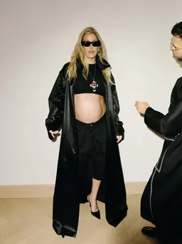 Di balik kemeriahan pesta Ellie Goulding, terkuak masalah besar baby shower yang jarang dibicarakan, memperkuat peran gender usang dalam pengasuhan anak (@elliegoulding)