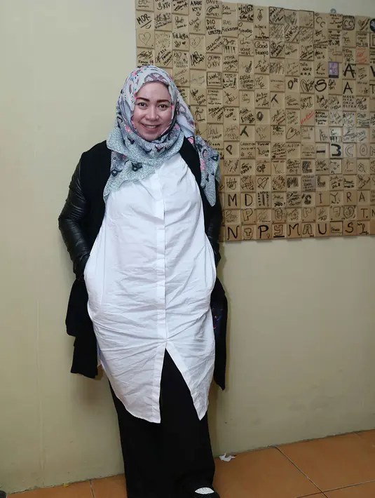 Pada malam nanti, ia harus mengimbangi konsep busana penyanyi cantik Syahrini yang menyandang predikat Princess. Istri Anto Hoed itu akan tampil anggun agar konsepnya sejalan. (Nurwahyunan/Bintang.com)