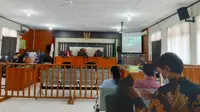 Persidangan dugaan penipuan investasi puluhan miliar oleh anggota keluarga Salim di Pengadilan Negeri Pekanbaru. (Liputan6.com/M Syukur)
