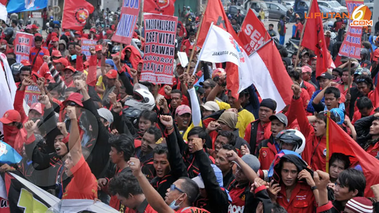 demo-buruh-1-131101a.jpg