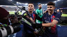 Bursa transfer pemain musim dingin 2023/2024 telah berjalan lewat dari sepekan yang dimulai sejak 1 Januari 2024. Beberapa transfer pemain pun telah terjadi dan 5 transfer berikut menjadi yang termahal untuk sementara di pekan pertama. Dari lima transfer termahal pada pekan pertama, tiga di antaranya melibatkan tiga pesepak bola asal Amerika Selatan. Berikut daftar kelima transfer termahal tersebut. (AFP/Franck Fife)