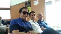 David Sulaksmono, Nasir Salassa, dan Berti Tutuharima, saat menghadiri sidang perdana Joko Driyono.