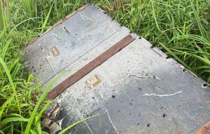 Penemuan dugaan serpihan puing pesawat ATR 400 di sekitar puncak Gunung Bulusaraung, Sulawesi Selatan viral di media sosial. (Dok. Istimewa)