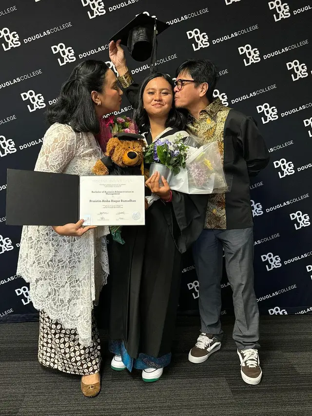Potret wisuda Pruistin anak sulung Shahnaz Haque (Sumber: Instagram/@shahnaz.haque)