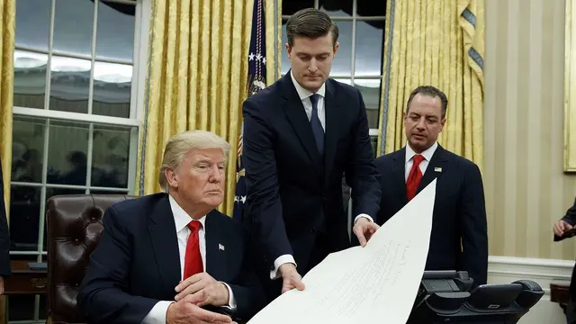 Rob Porter, salah satu pejabat Gedung Putih yang menjadi orang kepercayaan Presiden Donald Trump (AP/Evan Vucci)