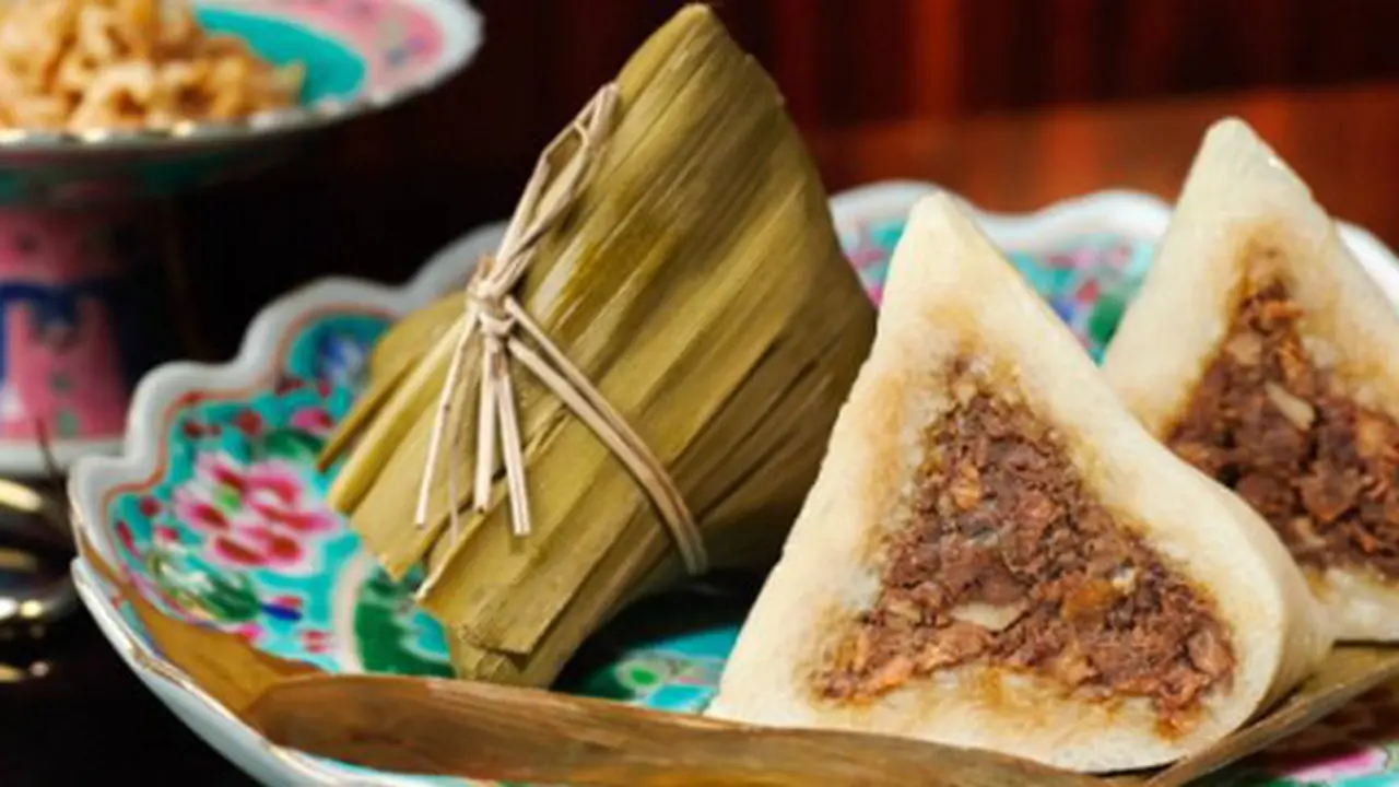 Lemper rendang sapi/copyright therantingpanda.com