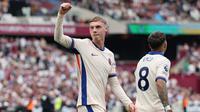 Gelandang Chelsea, Cole Palmer, merayakan gol yang dicetaknya ke gawang West Ham pada pekan 5 Liga Inggris 2024/2025 di London Stadium, Sabtu (21/9/2024). (Adrian Dennis / AFP)