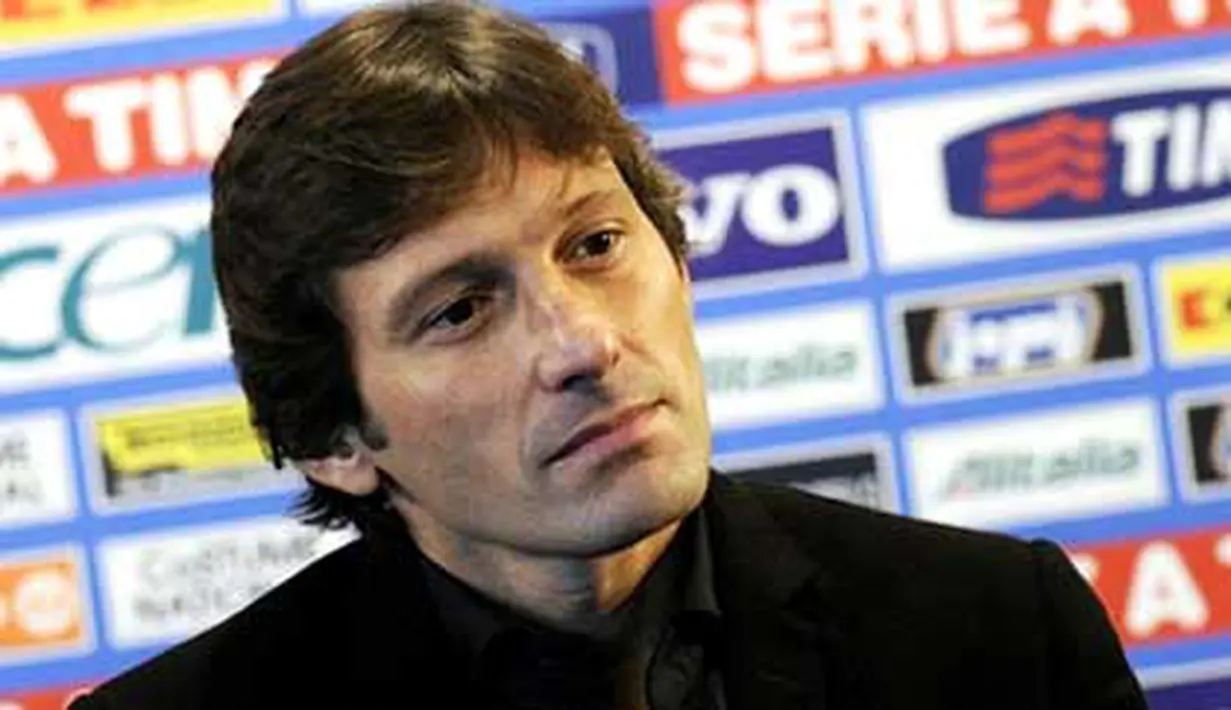Ekspresi pelatih baru Inter Milan asal Brasil, Leonardo, di sesi konferesni pers pertamanya di markas besar Nerazzurri di Milan, 29 Desember 2010. AFP PHOTO / GIUSEPPE ARESU 