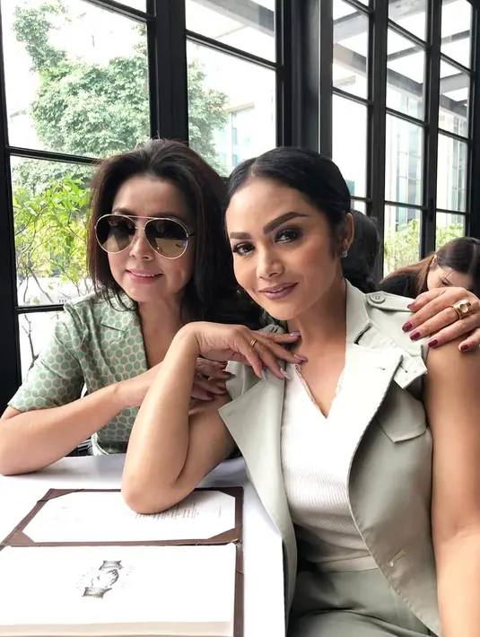 Mayangsari dan Bambang Trihatmojo (Instagram/mayangsaritrihatmodjoreal)