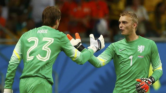 Jasper Cillessen (Sebelah Kanan)