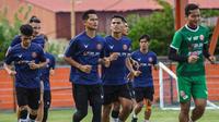 Fisik pemain Persiraja Banda Aceh harus digenjot hingga mencapai titik ideal agar siap melakoni BRI Liga 1 musim ini dengan maksimal. (Bola.com/Gatot Susetyo)