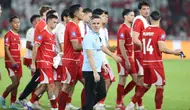 Ekspresi pelatih Timnas Indonesia, John Herdman (tengah) usai laga final FIFA Series 2026 melawan Bulgaria di Stadion Utama Gelora Bung Karno (SUGBK), Jakarta, Senin (30/3/2026) malam WIB. Timnas Indonesia gagal menjuarai FIFA Series 2026. (Bola.com/M. Iqbal Ichsan)