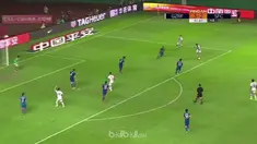 Guangzhou R&F berhasil memangkas jarak empat poin dari pemuncak klasemen Liga Super China, Shanghai SIPG usai menghajar Shanghai S...