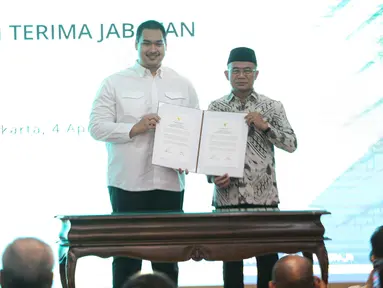 Menteri Pemuda dan Olahraga (Menpora) saat serah terima jabatan dengan Menteri Pemuda dan Olahraga definitif, Menko PMK Muhadjir Effendy di Auditorium Wisma Kemenpora, Senayan, Jakarta, pada Selasa (4/4/2023) siang WIB. (Liputan6.com/Faizal Fanani)