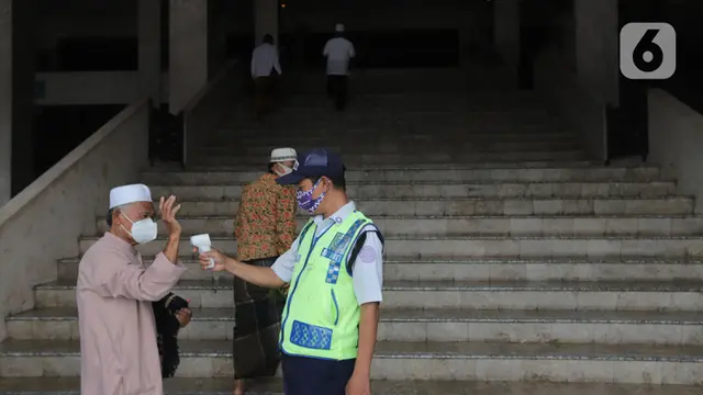 Suasana Salat Jumat Pertama di Masjid At-Tin