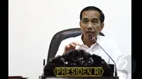 Presiden Jokowi memberikan arahan saat rapat terbatas di Kantor Presiden, Kompleks Istana Kepresidenan, Jakarta, Rabu (11/3/2015). (Liputan6.com/Faizal Fanani)