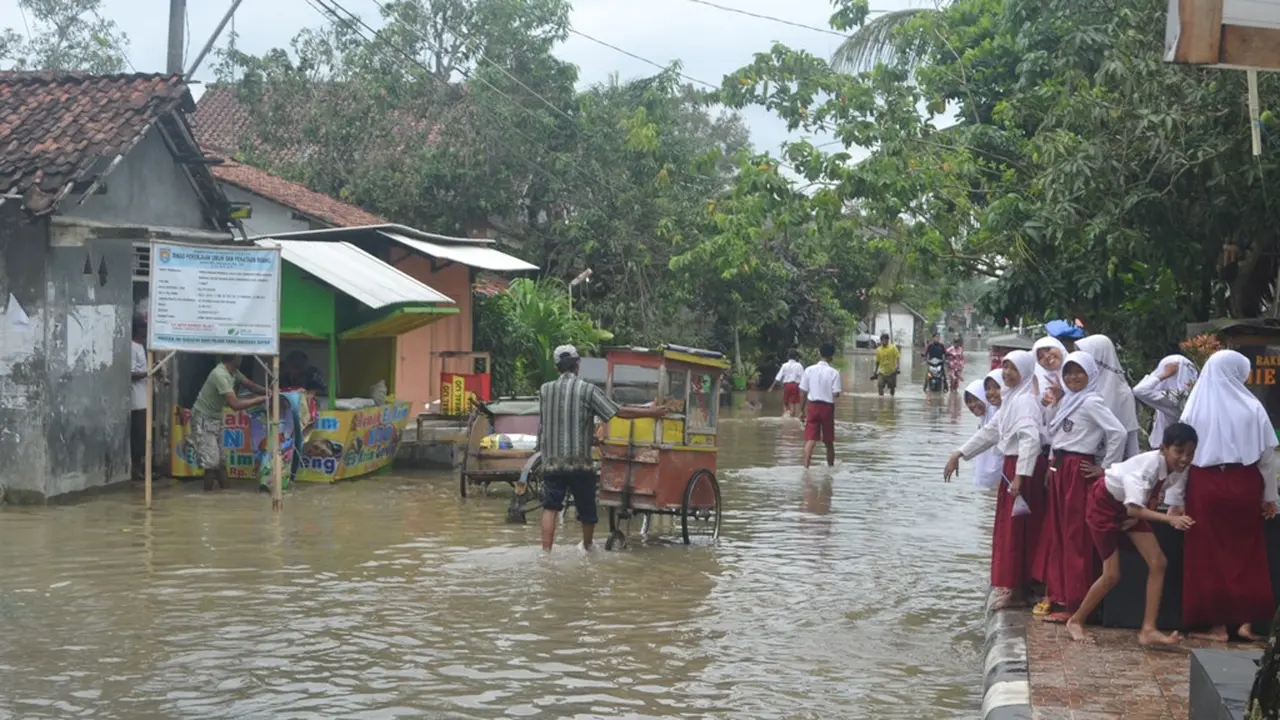 Cilacap Dikepung Banjir, 3 Sekolah di Kawasan Bencana Tetap Buka