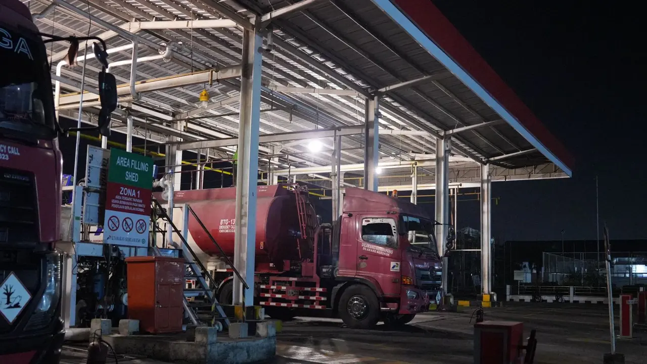 Pertamina Patra Niaga bersama Forkopimda Sulut bersinergi atasi antrean BBM di SPBU lewat penambahan pasokan Pertalite. (Dok Pertamina)