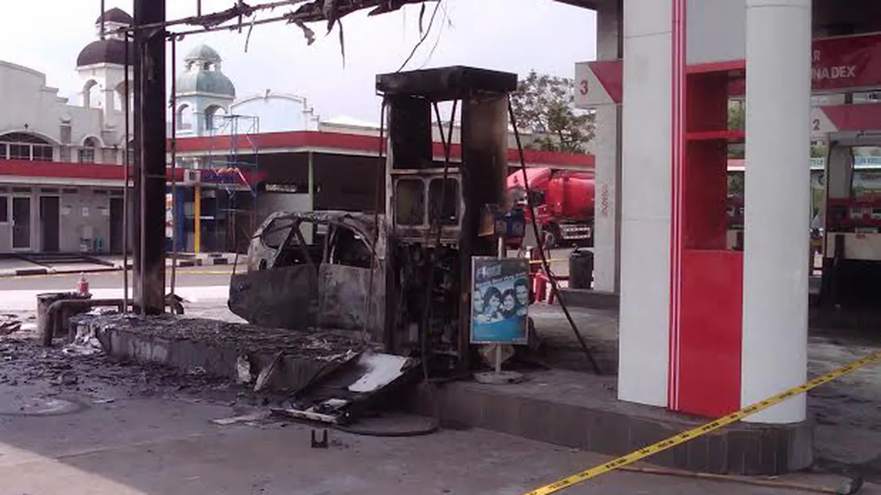 Meledak, Mobil di SPBY Sentul Terbakar & Lukai Penumpangnya