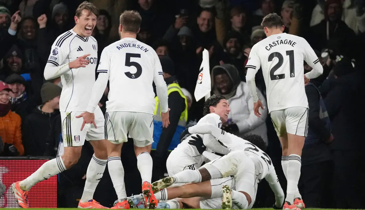 Kemenangan ini mengangkat Fulham ke peringkat kedelapan klasemen sementara dengan koleksi 31 poin. (AP Photo/Dave Shopland)