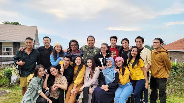6 Momen Syukuran 100 Episode Love Story The Series, Penuh Kehangatan