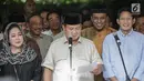 Capres dan Cawapres 02 Prabowo Subianto- Sandiaga Uno menggelar konferensi pers sikapi penetapan hasil pemilu di Jakarta, Selasa (21/5). Dalam konferensi pers nya, pasangan capres dan cawapres 02 tersebut menolak hasil rekapitulasi dari KPU  dan akan menggugat ke MK. (Liputan6.com/Faizal Fanani)