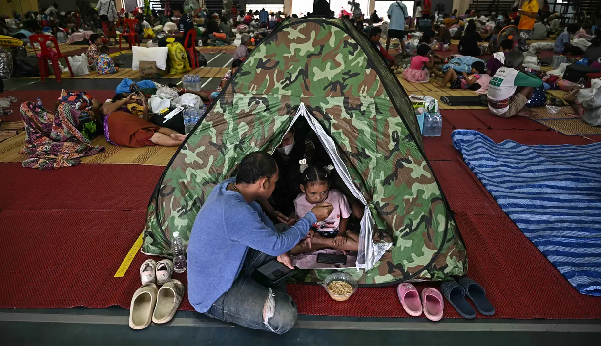 Pertempuran dimulai pada Kamis (24/7/2025) pagi di dekat Kuil Ta Muen Thom, yang terletak di perbatasan antara Provinsi Surin di Thailand dan Provinsi Oddar Meanchey di Kamboja. (Lillian SUWANRUMPHA/AFP)