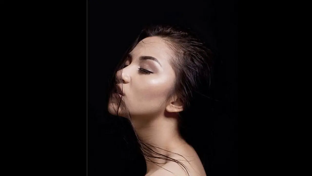 Ariel Tatum Pamer Foto Topless