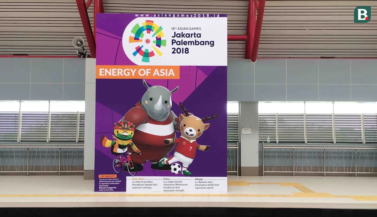 Suasana atribut Asian Games XVIII terpasang di Stasiun LRT Palembang, Sumatra Selatan, Minggu (5/7/2018). LRT ini akan menjadi salah satu solusi transportasi saat Asian Games mendatang. (Bola.com/Reza Bachtiar)
