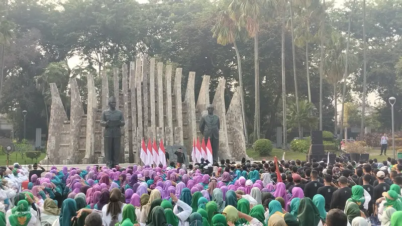 Ketua Umum PKB Muhaimin Iskandar alias Cak Imin memimpin Apel Hari Kesaktian Pancasila di Tugu Proklamasi, Jakarta Pusat, Minggu (1/10/2023).