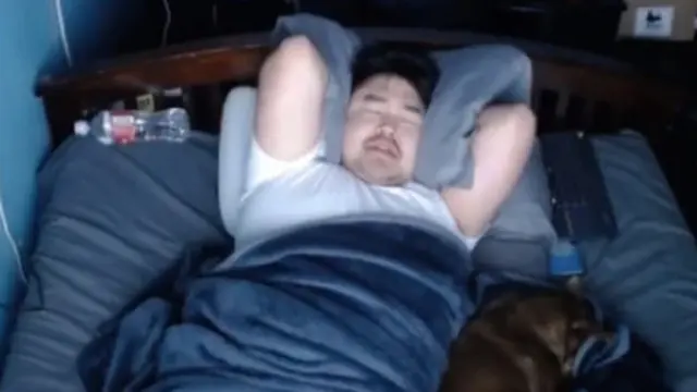 Izinkan Netizen Ganggu Tidurnya saat Live Streaming, YouTuber Ini Raup Untung Rp 200 Juta