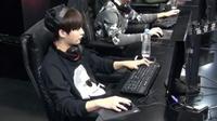 Berbicara soal game, Jaehyo Block B merupakan ahlinya. Bahkan ia ikut turnamen League of Legends untuk selebriti. (Foto: koreaboo.com)
