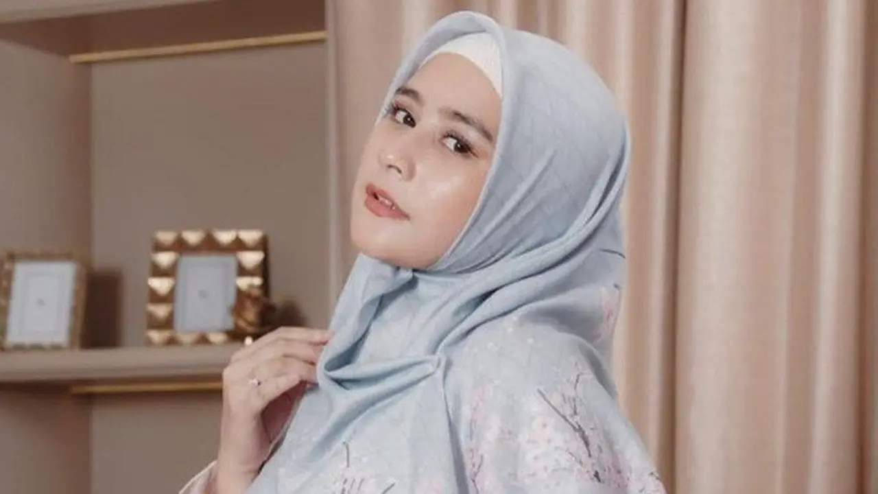 7 Pesona Prilly Latuconsina saat Tampil Berhijab, Curi Perhatian
