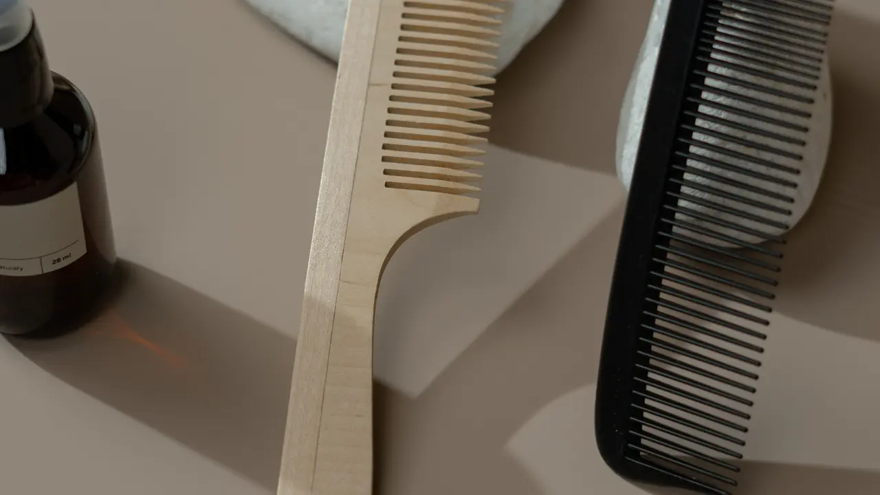 Cara Memilih Sisir Sesuai Jenis Rambut agar Tak Mudah Rontok