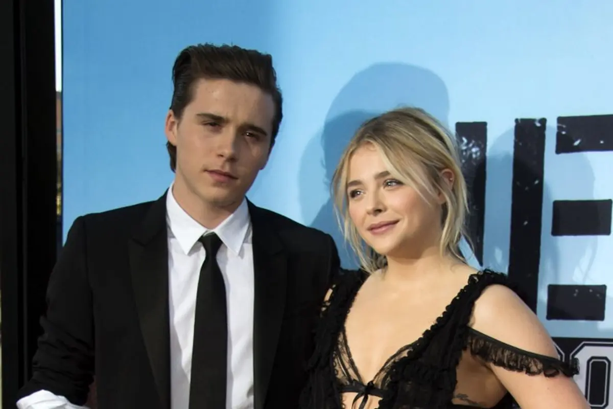 [Bintang] Balikan, Ini Potret Kemesraan Brooklyn Beckham-Chloe Grace Moretz