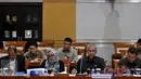 Ketua Komisi Kejaksaan, Sumarno (kedua kanan) saat mengikuti Rapat Dengar Pendapat (RDP) dengan Komisi I DPR RI, Jakarta, Senin (18/4/2016). Rapat membahas tentang pengawasan Komisi Kejaksaan terhadap kinerja Kejaksaan. (Liputan6.com/Johan Tallo)
