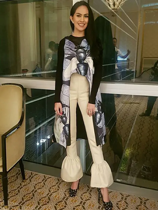 Belajar dari pengalamannya itu, kini Kartika ingin mencari kekasih yang bisa memahami dirinya dan  menerima ia apa adanya. Ia pun tak ingin lagi apapun yang sudah ada dalam dirinya diubah lagi. (Instagram/kartikaputriworld)