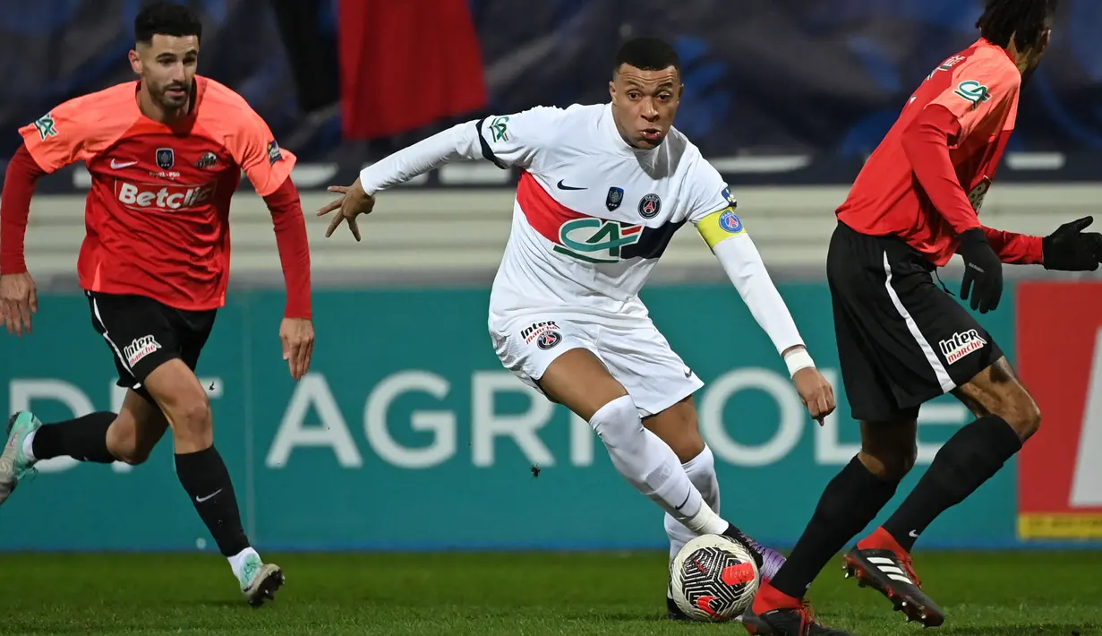Kylian Mbappe tampil tajam dengan raihan tiga golnya. Sementara itu Randal Kolo Muani mencatatkan brace. (Valentine CHAPUIS / AFP)