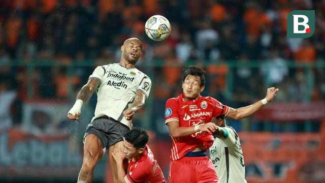 Foto: Persija Jakarta Kalahkan Persib Bandung 2-0
