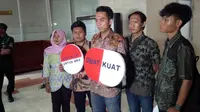 Para aktivis Parlemen Watch Mahasiswa Indonesia (PWMI) itu meminta MKD DPR mengusut tuntas laporan Menteri ESDM Sudirman Said. (Liputan6.com/Oscar Feri)