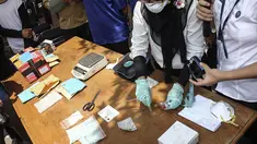 Badan Narkotika Nasional (BNN) memusnahkan 1.292 pil ekstasi dan 6 kg sabu di Jakarta, Senin (3/11/2014). (Liputan6.com/Faizal Fanani)