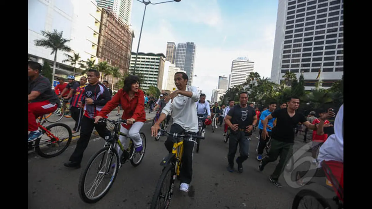 Presiden Jokowi Bersepeda Santai di Car Free Day