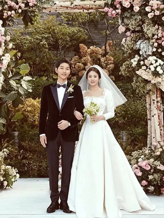 Pada tanggal 31 Oktober 2017, Song Joong Ki dan Song Hye Kyo resmi menikah. namun sayang, usia pernikahan yang belum genap menginjak 2 tahun ini harus menghadapi jalan perceraian. (Liputan6.com/IG/kyo1122)