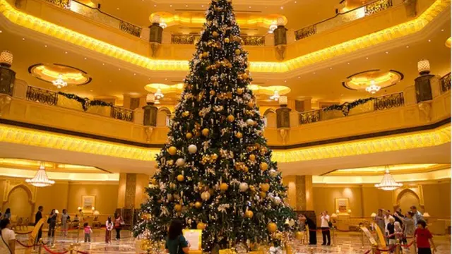 Lego hingga Perhiasan, 6 Pohon Natal Unik dari Penjuru Dunia
