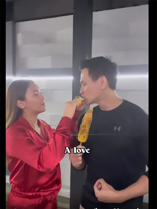 Dalam sebuah wawancara di televisi beberapa waktu lalu, mereka dekat saat sama-sama berlatih muaythai. Bertemu di tempat  gym karena keduanya sama-sama suka nge-gym.  [Instagram/marcelinolefrandt]