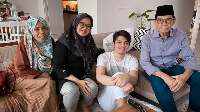 Ayah Meninggal Dunia, Ini 6 Momen Kenangan Irwansyah dan Sang Papa