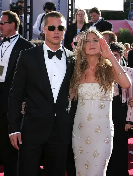 Melansir Ace Showbiz, seorang sumber mengatakan pertemuan Pitt dan Jenn di acara ini merupakan kabar yang terdengar baik. Pasalnya, di sini Jimmy emmang punya hubungan yang baik dengan keduanya. (AFP/CARLO ALLEGRI)