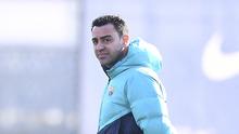 Pelatih Barcelona, Xavi tiba untuk sesi latihan tim di tempat latihan Joan Gamper di Sant Joan Despi, dekat Barcelona, pada 15 Februari 2023. Barcelona dan Manchester United akan saling jegal untuk memperebutkan satu tiket menuju babak 16 besar Liga Europa 2022-2023. (AFP/Pau Barrena)