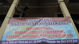 Toko UD Bersama Maher Genteng Jatiwangi yang alamatnya sama dengan CV Bukit Terpadu Utama, salah satu CV pemenang tender pengadaan UPS senilai Rp 5,8 miliar lebih, Jakarta. Foto diambil pada Minggu (1/3/2015). (Liputan6.com/Herman Zakharia)